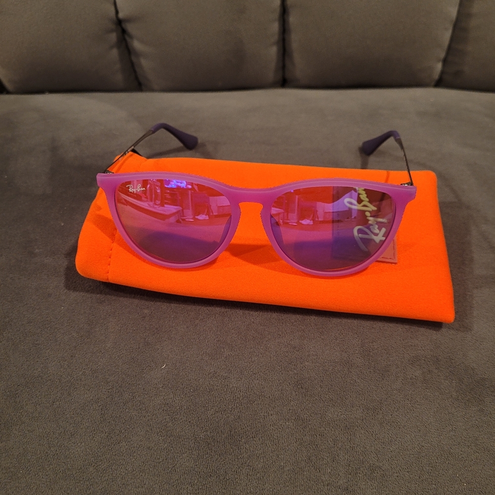 NWT Ray-Ban RJ9060SF Kids PURPLE Sunglasses with blue pouch